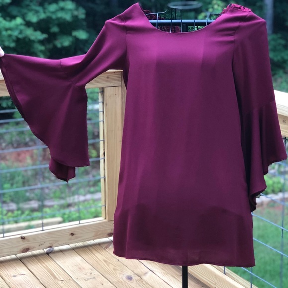 Beautiful Bell Sleeve Dress Size Medium - Picture 2 of 4